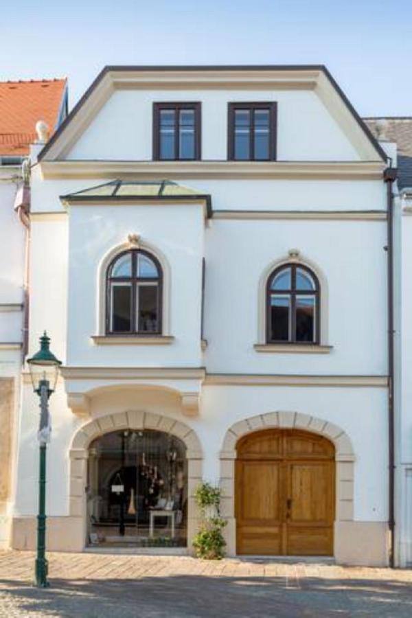 Gaestesuiten Beim Schloss Eisenstadt Exterior foto